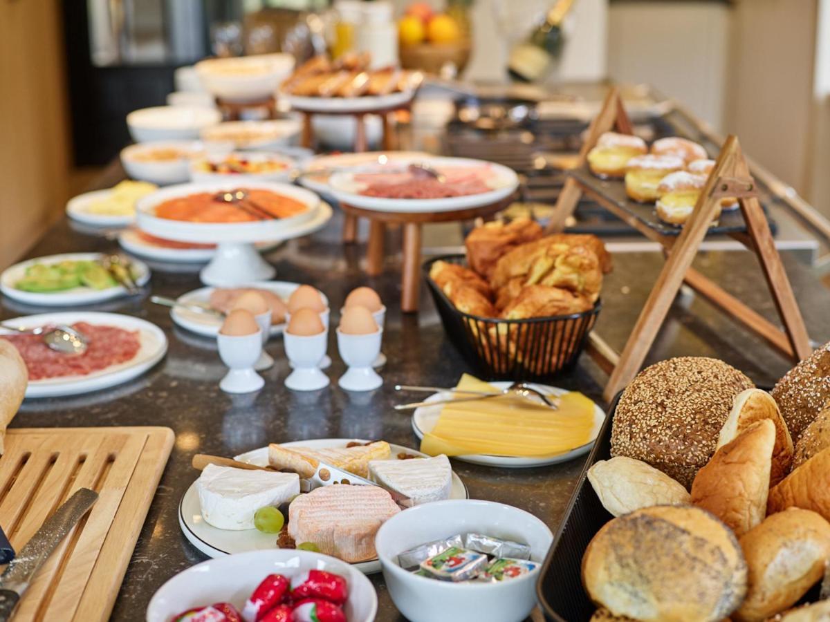 Boutique Hotel Ter Wallen Izegem Bagian luar foto