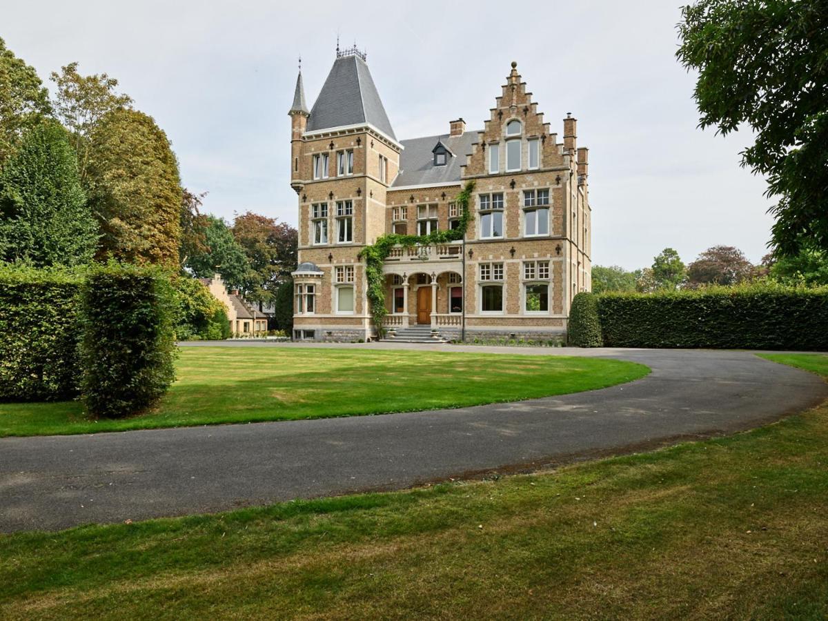Boutique Hotel Ter Wallen Izegem Bagian luar foto